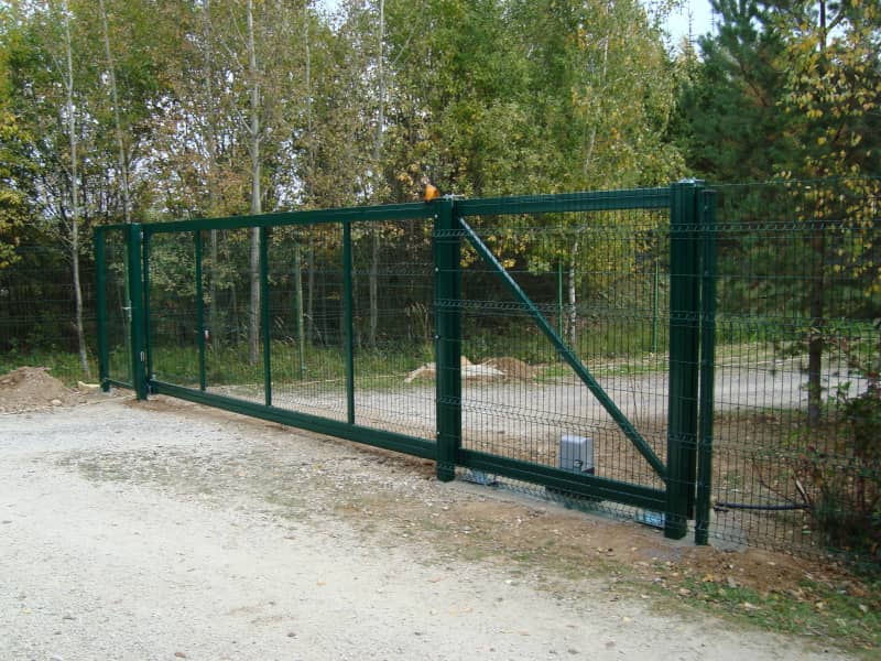 Сетчатый забор DoorHan в Махачкале с установкой