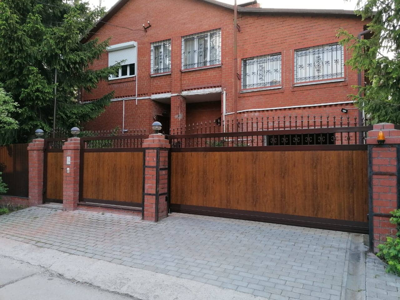 Уличные ворота DoorHan в Махачкале с установкой