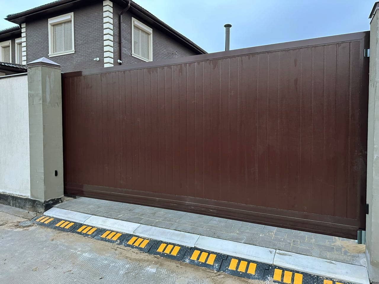 Уличные ворота DoorHan в Махачкале с установкой